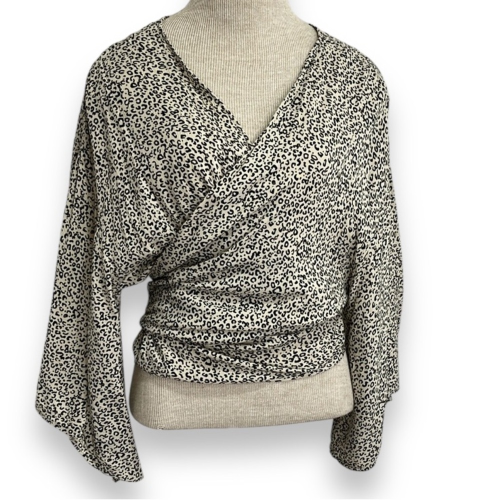 Japna Kimono Style Wrap Top Leopard Cheetah Print Tie Front or Back Size Medium